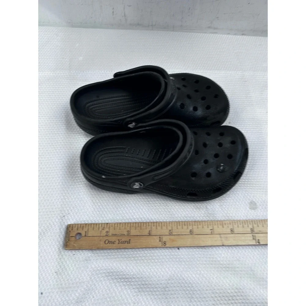Crocs Classic Clog Size J2 Black Slip On Water Friendly Kids Shoes